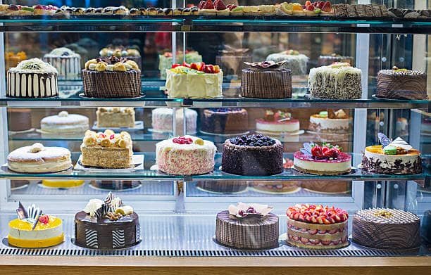 Birthday Cakes Wallpaper for Phone – Sweet & Colorful Backgrounds